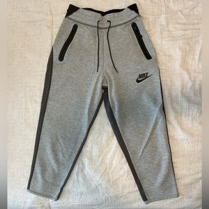 Nike Tech Capri Sweatpants